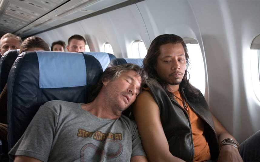 Đừng ngủ vào thời điểm quan trọng khi máy bay cất và hạ cánh