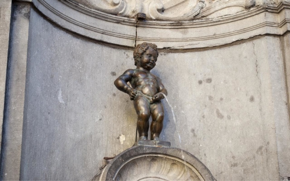 Bức tượng chú bé đứng tè tại Bỉ