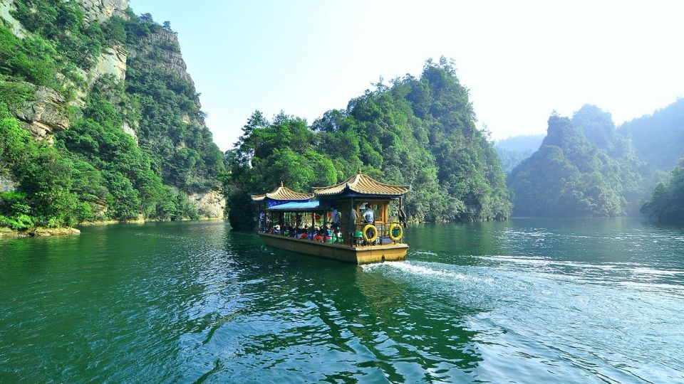 Dạo thuyền Hồ Bảo Phong