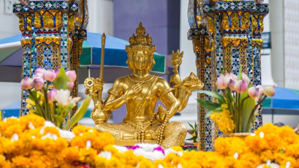 Bức tượng phật bốn mặt linh thiêng tại Bangkok